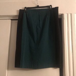 Green and Black Lord n Taylor skirt s14 stretchy